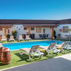 Casa Mercedes , El Río España